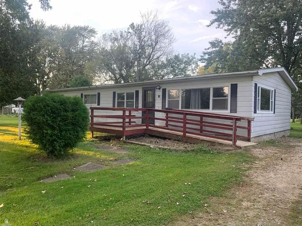 77 E Rebecca St, Peck, MI 48466