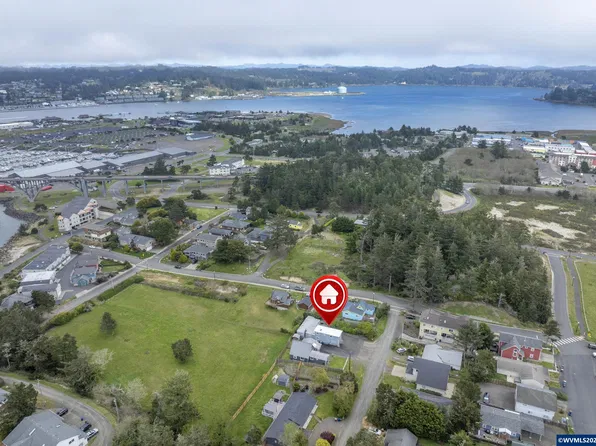 220 SW 29th St, Newport, OR 97365