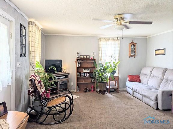 5th image of 263 Maple Ave