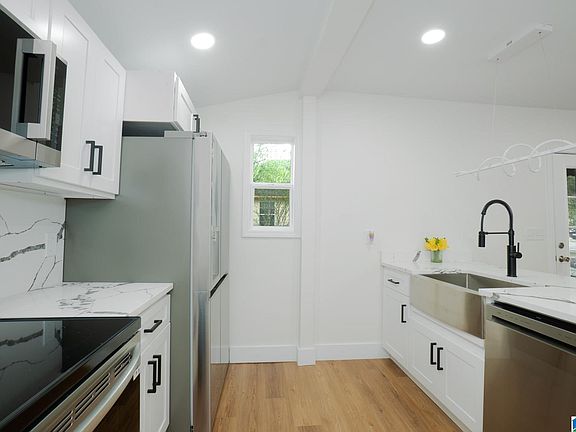 5th image of 612 9th Ct SW