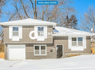 9306 Fairwood Dr, Kansas City, MO 64138