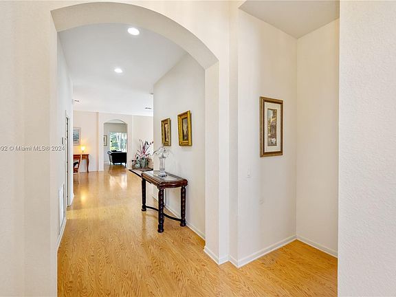 5th image of 7205 Haviland Cir