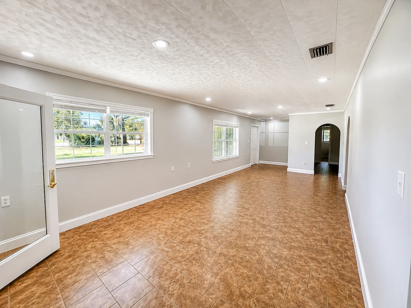 3bd 2.5ba Home For Rent! With Bonus Space! — Photo 3