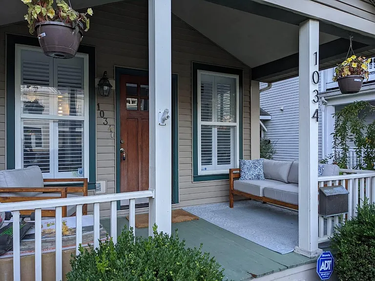 1034 Highland St — Photo 4