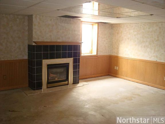 5th image of 949 Spruce Dr