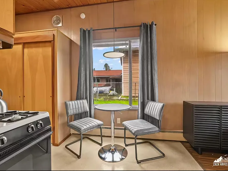 3940 Turnagain Blvd E — Photo 5