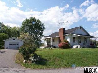 102 Holland Dr, Morganton, NC 28655