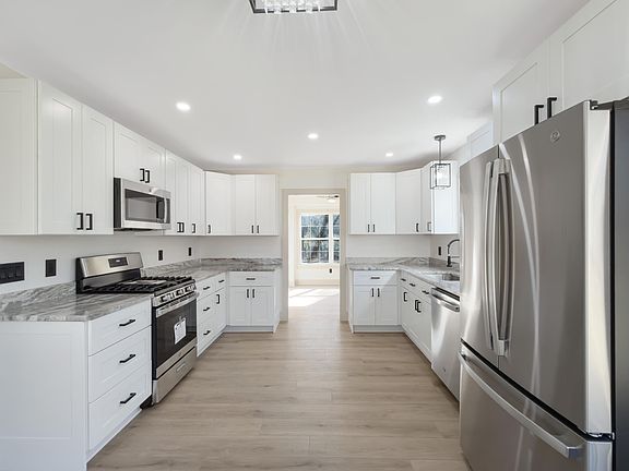 4th image of 228 Dons Ln