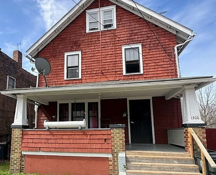 1300 Grant St — Photo 1