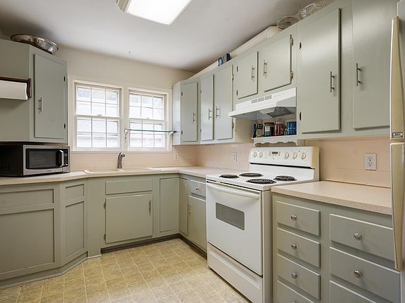 5th image of 225 W Harrison St