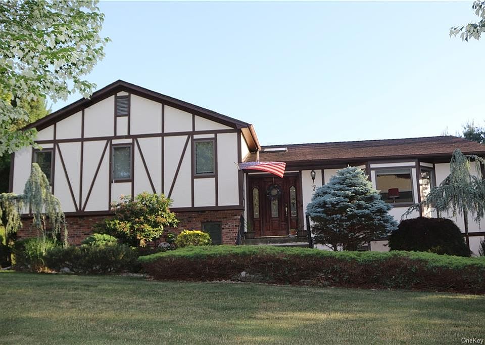 1st image of 7 Ossman Dr
