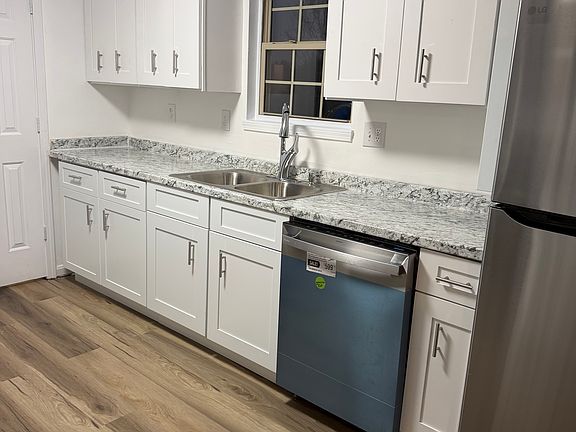 3rd image of 620 Waxwing Way