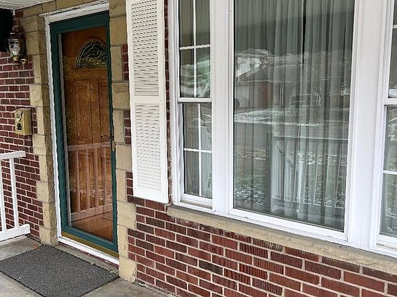 3rd image of 2410 Grandview Ave