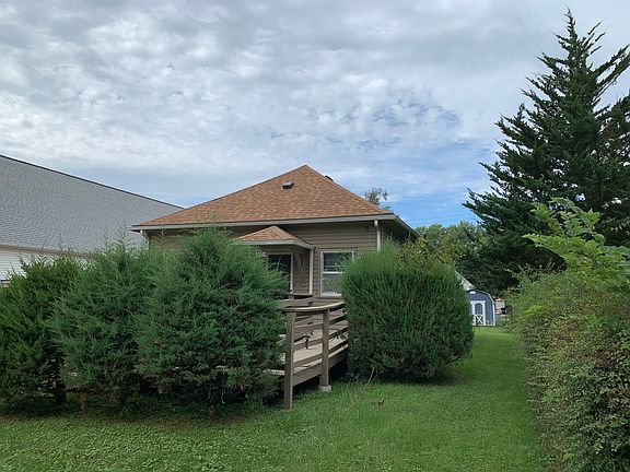3rd image of 5034 Greenwood St