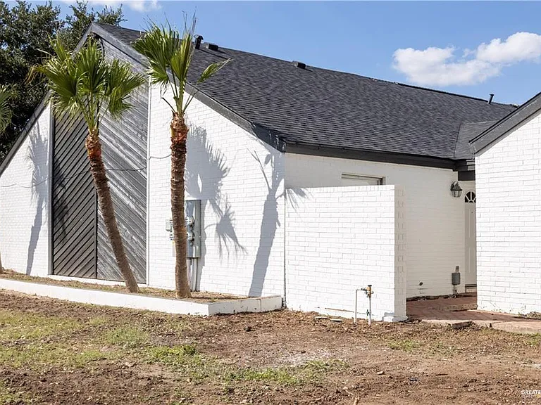 1801 Highland Park Ave — Photo 2