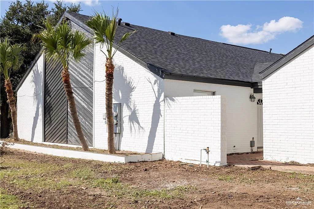 Building Photo - 1801 Highland Park Ave