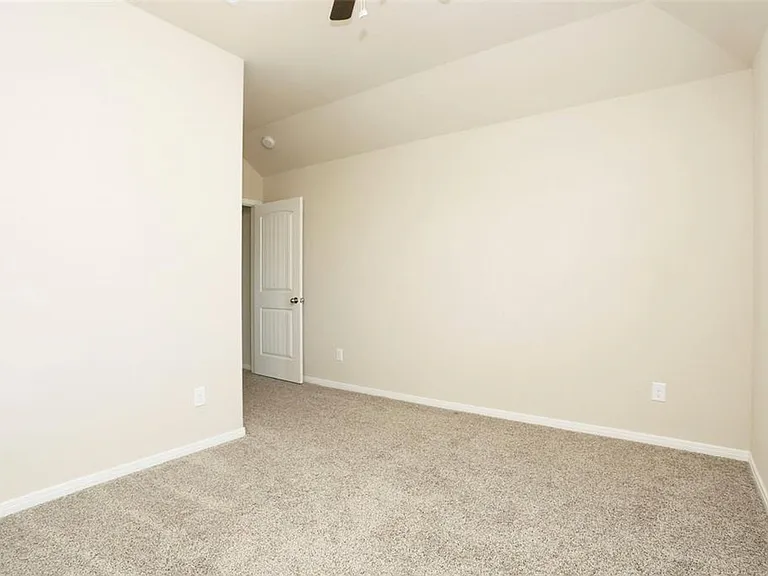 9702 Massanutten Ln — Photo 13