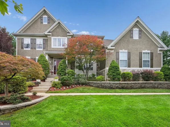 1 Rolling Glen Ct, Mount Laurel, NJ 08054