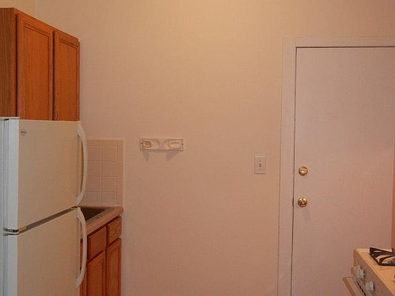 2nd image of 4934 N Winthrop Ave APT 3B