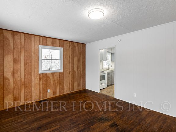 5th image of 2957 Fletcher Ave NE