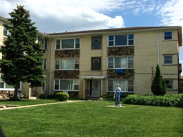 1st image of 8511 W Catalpa Ave Unit 3W