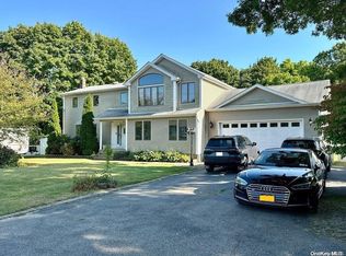 70 Beatrice Dr, Shirley, NY