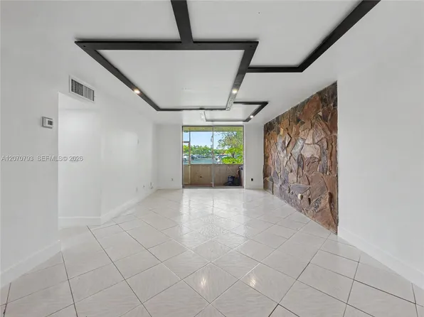 8411 NW 8th St APT 102, Miami, FL 33126