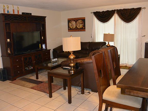 2nd image of 71 Wakefield Cir