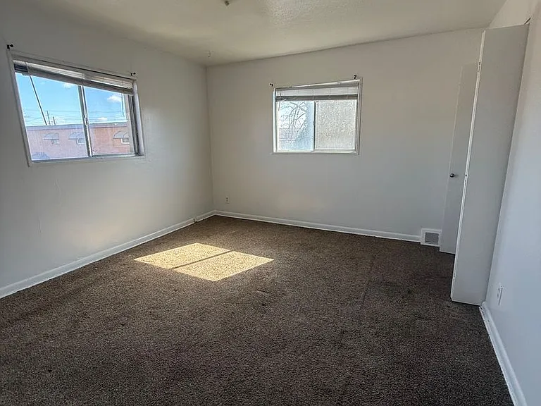 16224 Maplewood Ct — Photo 3