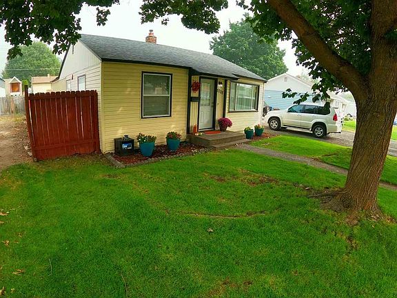 3rd image of 5708 N Loma Dr