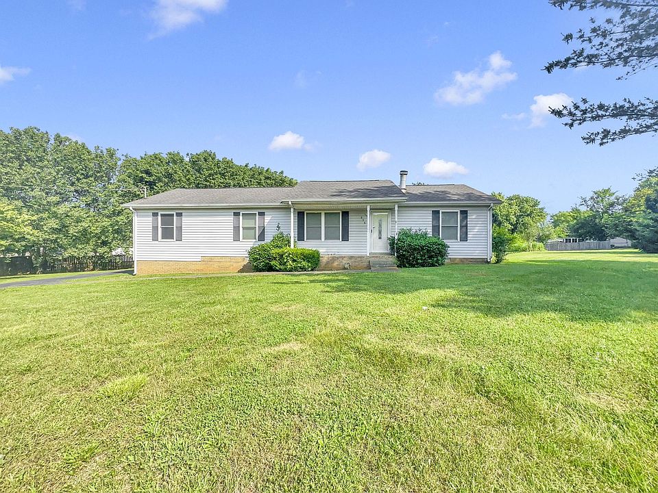 1st image of 836 Avery Valley Dr