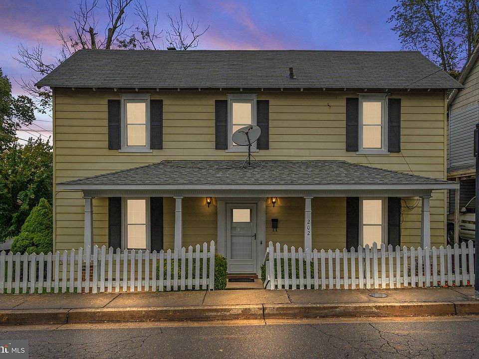 1st image of 202 E Williams St