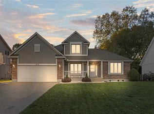 4075 SW Normandy Dr, Lees Summit, MO 64082