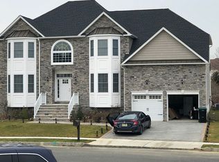 31 Americana Pl, Monroe Township, NJ 08831