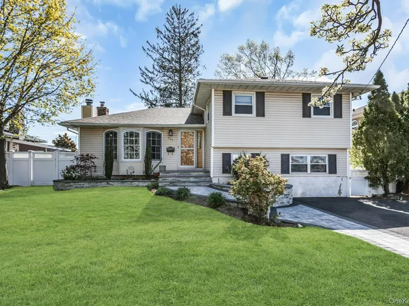 449 2nd Avenue, Massapequa Park, NY 11762