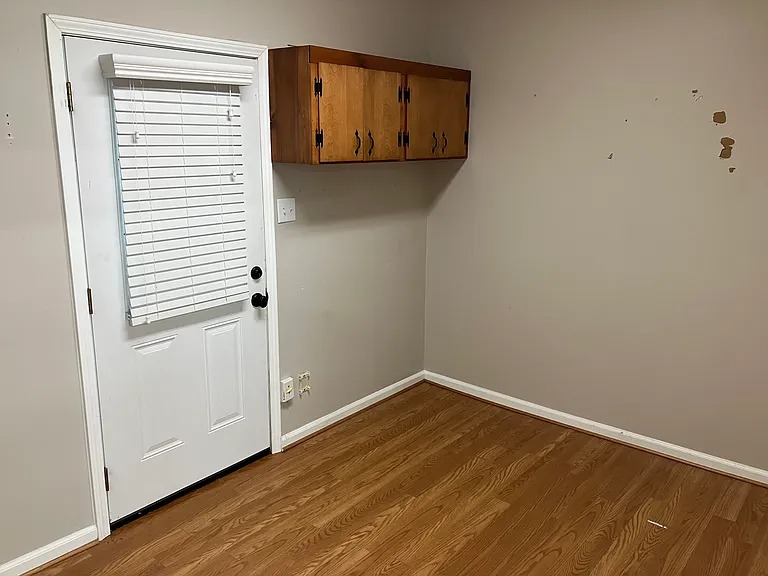 8709 Kenilworth Dr — Photo 32