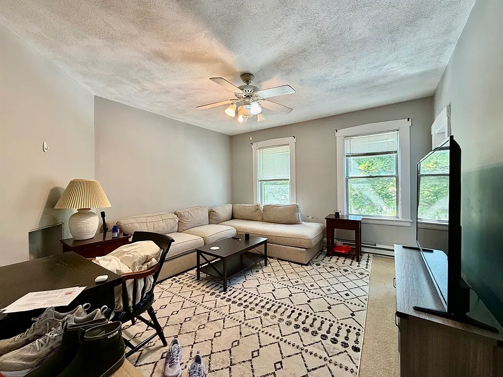 2 bed, 1.0 bath, 800 sqft, $3,200 — Photo 4
