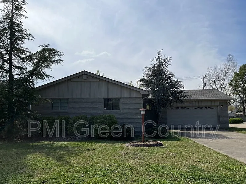 3 bed, 2.0 bath, $1,745 — Photo 1