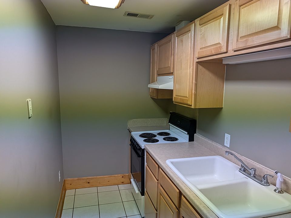 Kitchen: stove and sink