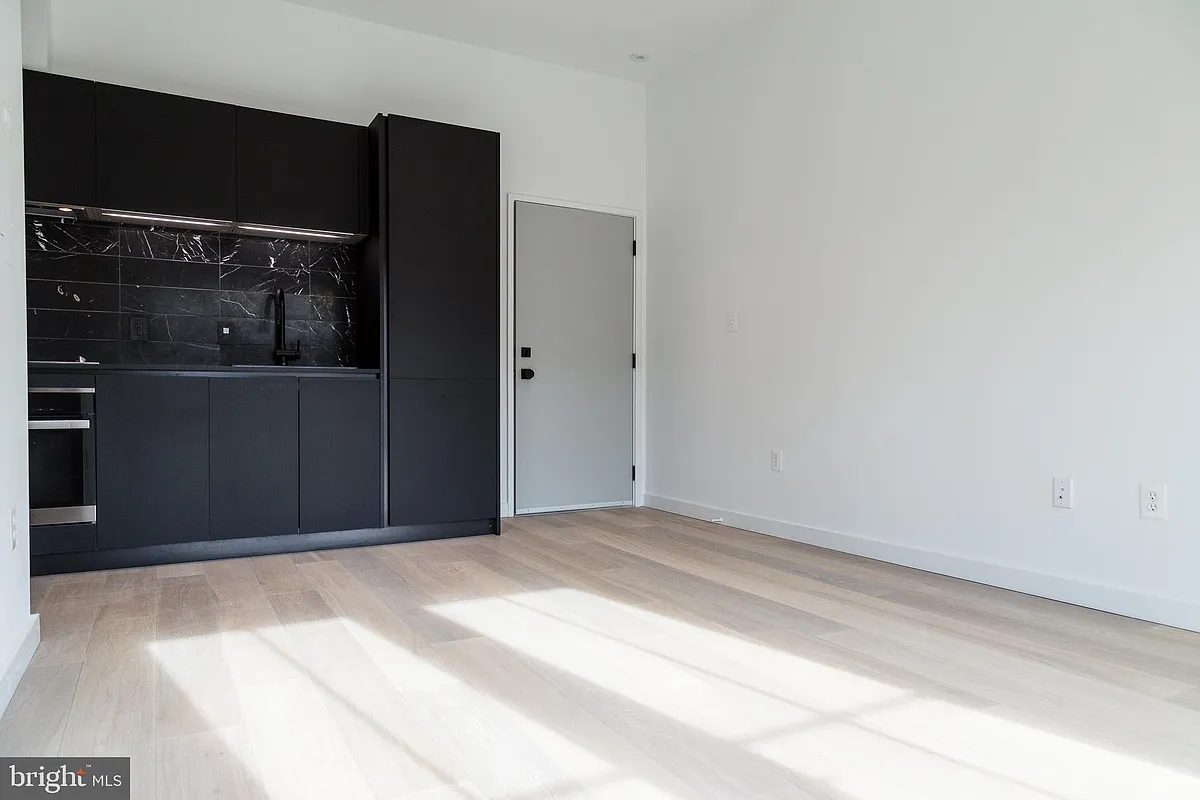 Building Photo - 1443 Euclid St NW #5