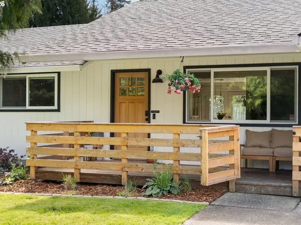 3850 Cedaroak Dr, West Linn, OR 97068