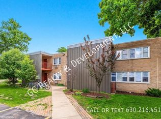 227 Uteg St #2, Crystal Lake, IL 60014