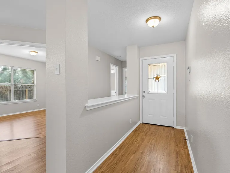 905 Lodosa Dr — Photo 10