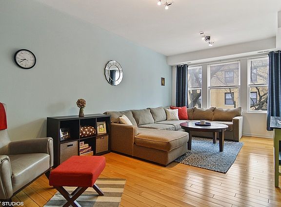 3rd image of 3906 W Ainslie St #2W