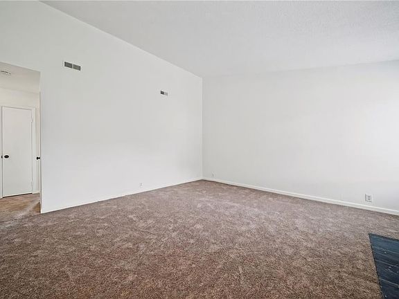4th image of 3524 Daffodil Cres