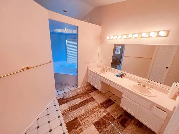 4 bed, 2409 sqft, $4,600 — Photo 3