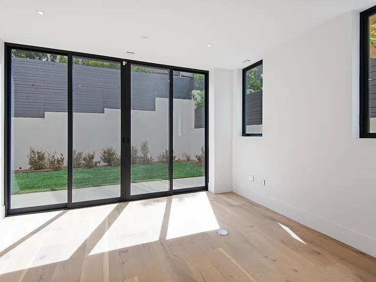 1030 Centinela — Photo 41