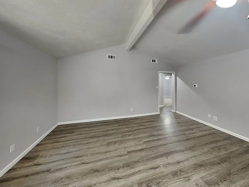 3 bed, 2.0 bath, 1672 sqft, $2,395 — Photo 3