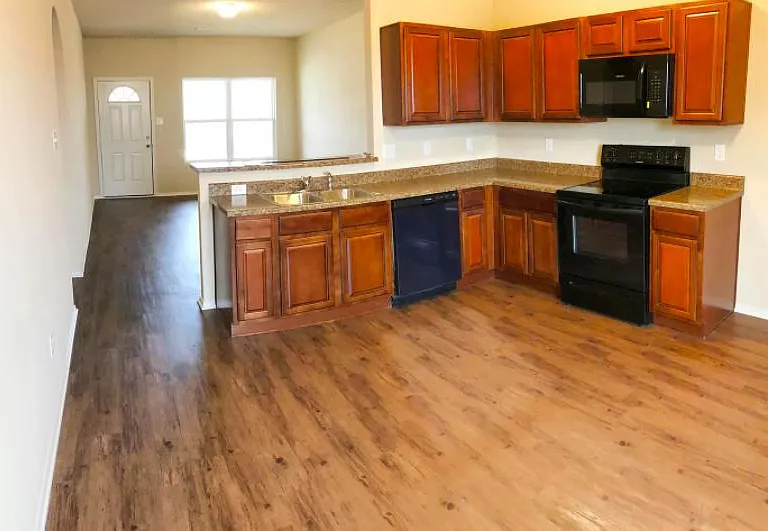 4005 Willow Pointe Dr — Photo 2