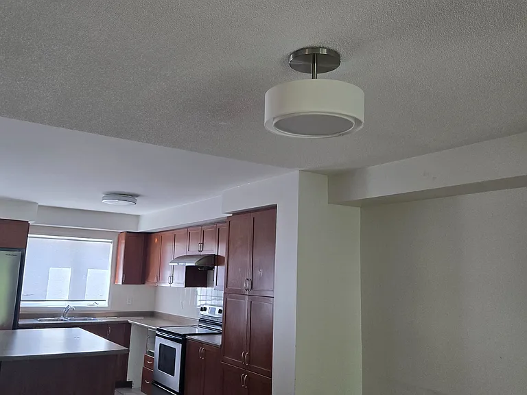 3120 Boxford Cres #5 — Photo 9